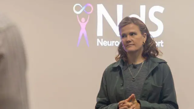 مک‌مورتری در نورودایورس اسپورت، سازمانی که با همسرش تأسیس کرد، کارگاه‌ها و آموزش‌هایی درباره تنوع مشکلات و بیماری‌های عصبی در ورزش ارائه می‌کند