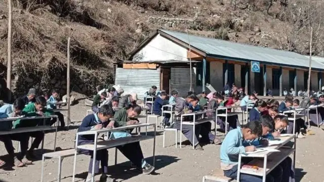 घाम ताप्दै परीक्षा दिँदै