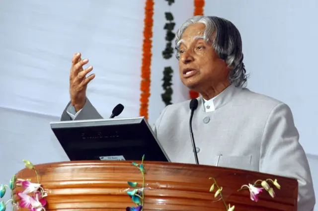 சதீஷ் தவன்