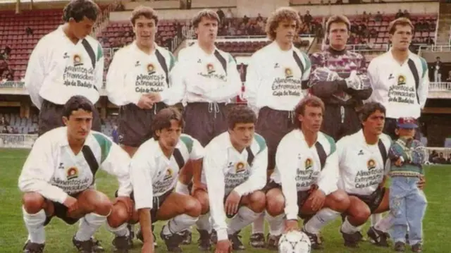 Јосип Вишњић у дресу шпанске Мериде (први с лева)