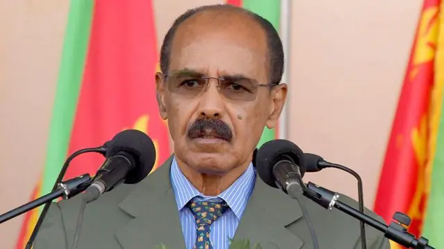 ኢሳይያስ ኣፈወርቂ ኣብ ቅድሚ ክልተ ማይክሮፎናት መደረ እናስመዐ፡ 24 ግንቦት 2026