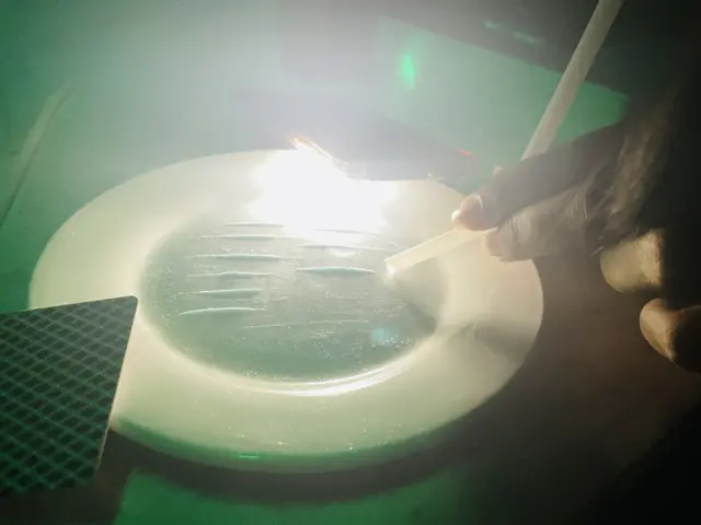 Nightlife ကုန်ဆုံးတဲ့အခါမှာ တညတာလုံးပျော်ရွှင်နေနိုင်ဖို့ K ၊ E လို့ အလွယ်တကူခေါ်ဝေါ်ကြတဲ့ မူးယစ်ဆေးတွေကလည်း ကပ်ပါလာပါတယ်။