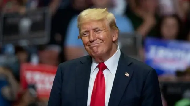 अमेरिकेचे माजी राष्ट्र्ध्यक्ष डोनाल्ड ट्रम्प