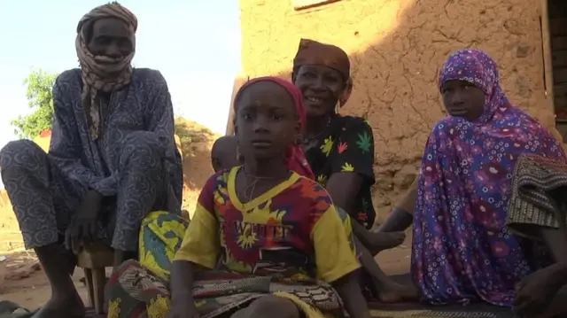 Hadizatou Mani avec sa famille dans le sud du Niger.