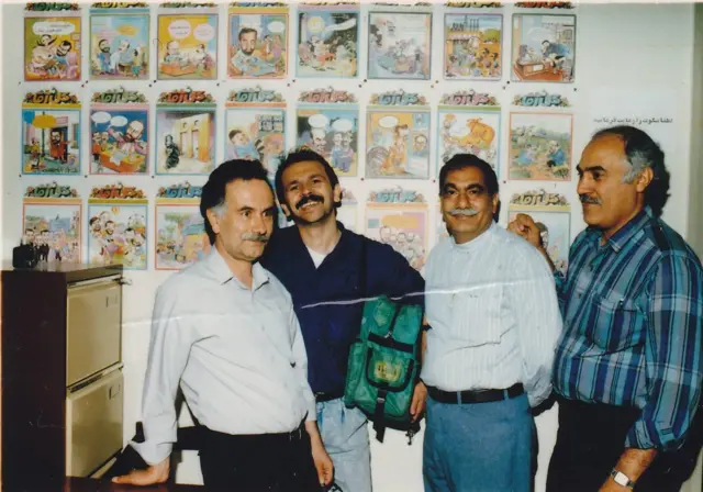 کیومرث صابری (چپ)، ابراهیم نبوی (نفر دوم از چپ)، محمد پورثانی (نفر سوم از چپ) - ۱۳۷۰ ساختمان گلآقا