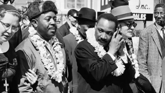 કાળા લોકોના મતાધિકાર માટે આંદોલન કરી રહેલા માર્ટિન લ્યૂથર કિંગ જુનિયરની તસવીર