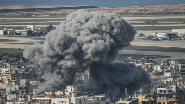 મધ્યપૂર્વ એશિયા તણાવ, શું ત્રીજું વિશ્વયુદ્ધ થશે, ઇરાન અને અમેરિકા-ઇઝરાયલ યુદ્ધ, વિશ્વયુદ્ધ ક્યારે અને કેવી રીતે થાય, સ્ટ્રેટ ઓફ હોર્મુઝ, રાતો સમુદ્ર, બીબીસી ગુજરાતી આંતરરાષ્ટ્રીય સમાચાર ઇન્ટરનેશનલ ન્યૂઝ