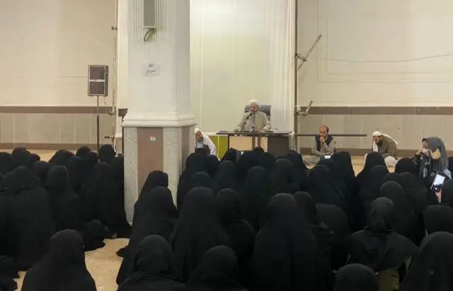 مولانا عبدالحمید دوشنبه ۱۶ آبان‌ماه ۱۴۰۱ در دیدار با دانشجویان زن دانشگاه‌های مختلف زاهدان