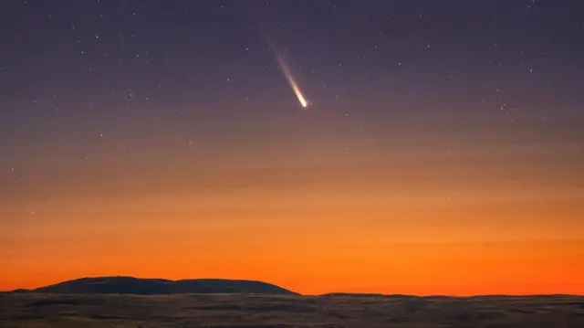 Cometa Tsuchinshan-ATLAS visto da Nova Zelândia