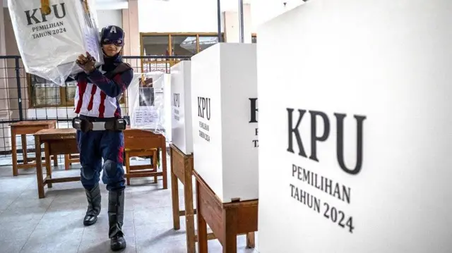 203 juta penduduk Indonesia akan memilih calon pemimpin di daerahnya pada Selasa (27/11)