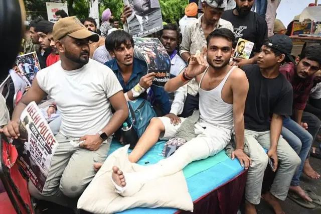 பல்வேறு மனித உரிமை அமைப்புகள் கண்ணீர்ப் புகைக் குண்டுகளின் பயன்பாடு குறித்து கேள்வி எழுப்பியுள்ளன. (படம்: ஜூலை 20)
