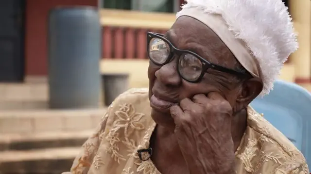 Mgbe nwaanyị tofere ajadu, o nwere ogogo ọ ga-eru mgbe afọ ya na-agbada ala, a kpọọ ya 'Agadi nwaanyị'