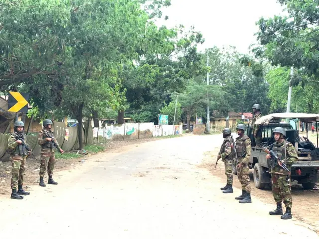 দীঘিনালাসহ পুরো খাগড়াছড়ি জেলায় চলছে সেনাবাহিনী ও পুলিশের টহল। 