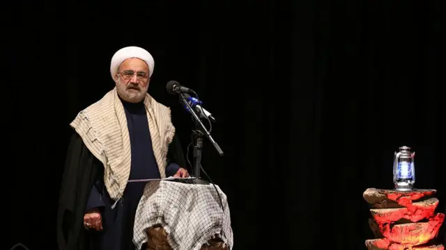 محمد مصدق کهنمونی  از سال ۱۳۷۱ کار قضایی خود را به عنوان دادیار در سازمان قضایی نیرو‌های مسلح آغاز کرد