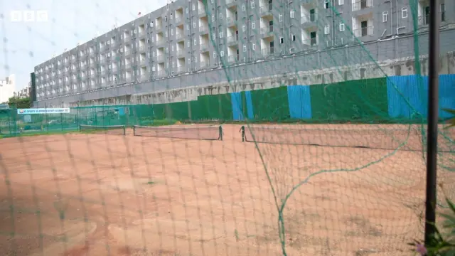 टेनिस कोर्ट