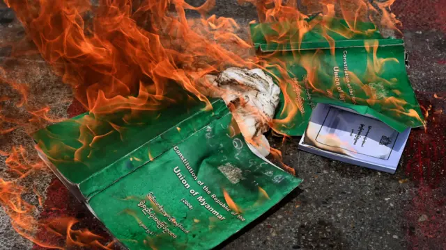 ၂၀၀၈ ဖွဲ့စည်းပုံကို ဖျက်သိမ်းကြောင်း အတိုက်အခံအင်အားစုတွေ ကြေညာ