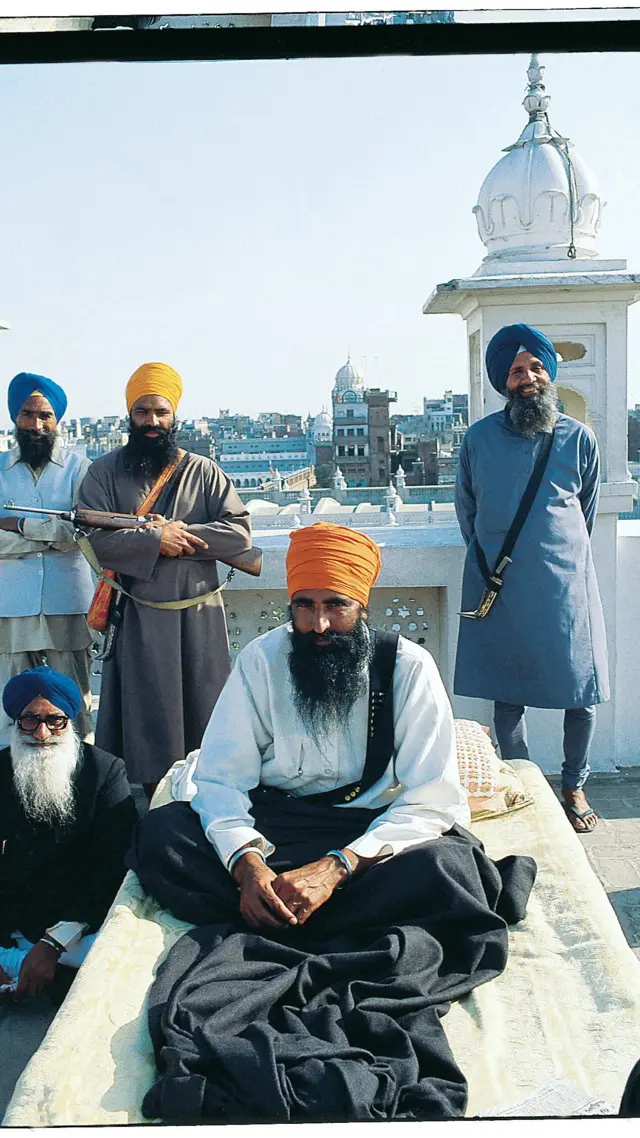 অনুগামীদের সাথে জার্নেইল সিং ভিন্দ্রানওয়ালে