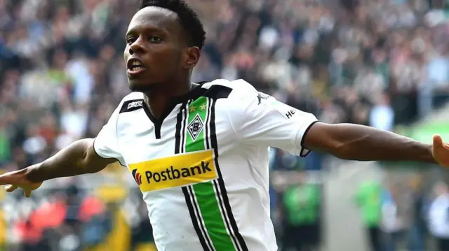 ترائوره در ۱۸ سالگی از پاریس راهی باشگاه هرتا برلین شد و به رغم پیشنهادهایی که از لیگ برتر انگلیس داشت تا پایان حرفه‌اش در بوندس‌لیگا ماند