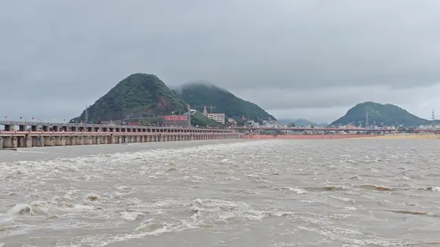 తెలంగాణ, ఆంధ్రప్రదేశ్‌లలో భారీ వర్షాలు 