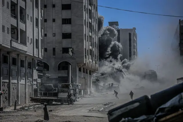 اسرائیل ده‌ها ساختمان بلند را در شهر غزه ویران کرده است