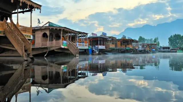 कश्मीर की हाउसबोट्स