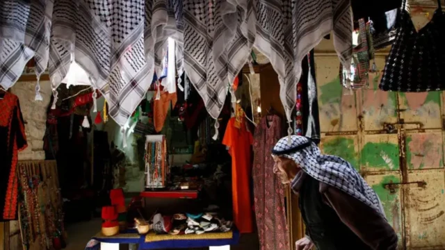 یک مغازه قدیمی چفیه فروشی