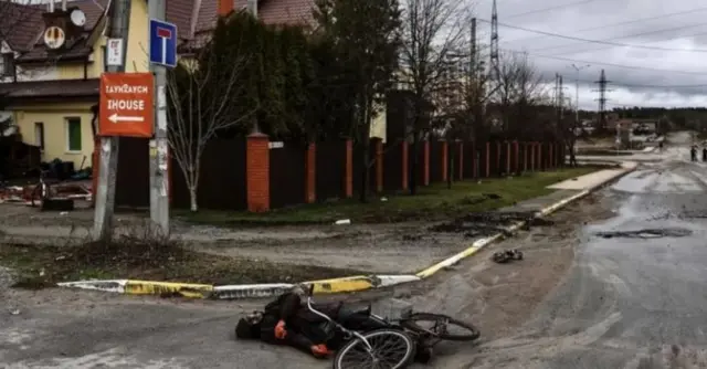 Бучанын көчөсүндө өлүп жаткан кишинин сөөгү