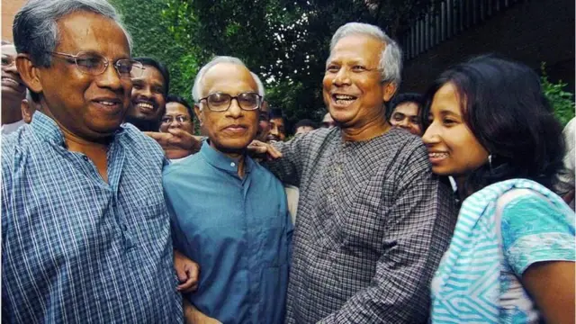 নোবেল পুরষ্কার জেতার পরে ফখরুদ্দিন আহমদের সঙ্গে অধ্যাপক ইউনূস