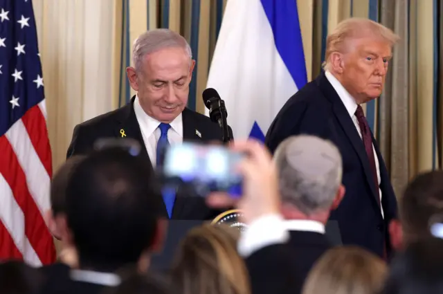 Presiden Amerika Serikat Donald Trump dalam pertemuan dengan Perdana Menteri israel Benjamin Netanyahu.