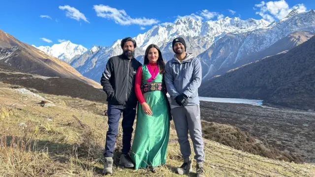 मनीष मण्डल र उनका साथीहरू