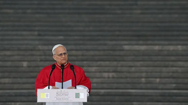 Papa durante visita a Argélia 