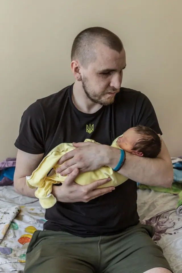 Іван Сорока з новонародженим сином