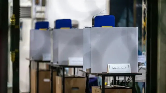 မဲပေးစက်တွေ