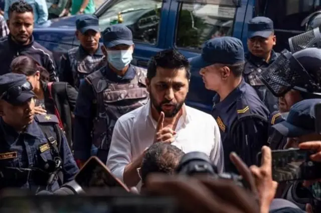 रवि लामिछाने कास्की जिल्ला अदालतमा 