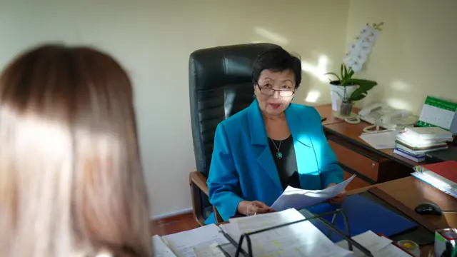 Вирустук гепатитке каршы күрөшүү жана ВИЧ-инфекциясын көзөмөлдөө борборунун директору Үмүткан Чокморованын айтымында, вакцина сатып алуу милдети "Кыргызфармация" ишканасына жүктөлгөн