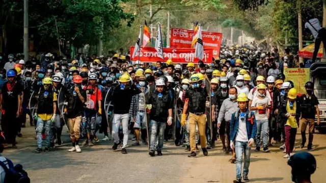  ၂၀၂၁ ခုနှစ်၊ မတ်လတုန်းက မြင်းခြံမြို့ပေါ် စစ်အာဏာသိမ်းမှုဆန့်ကျင်ရေးသပိတ်မြင်ကွင်း 