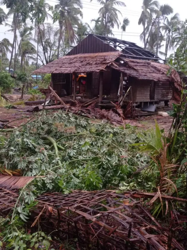 ဂွမှာ လေပြင်းတိုက်လို့ နေအိမ် ၅၀ ကျော်ပျက်စီး