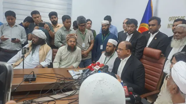 সংবাদ সম্মেলন করছেন চিফ প্রসিকিউটর আমিনুল ইসলাম