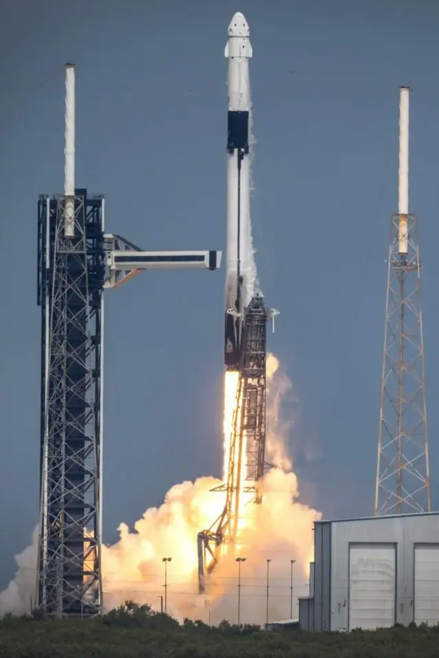 ड्रयागन क्याप्स्यूलसहित नासाको स्पेसएक्स क्रू-९ अभियानको 'स्पेसएक्स फाल्कन ९ रकेट'बाट अन्तरिक्षमा प्रक्षेपण 