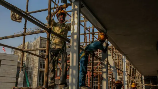 భవన నిర్మాణం, భవన నిర్మాణ కార్మికులు