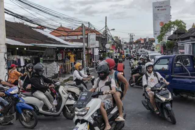  ခရီးသွားလုပ်ငန်း ဖွံ့ဖြိုးလာလို့ လမ်းတွေ ပိုပိတ်လာတဲ့ ဘာလီ 