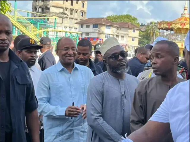 Hussein Mwinyi, (afise ikaramu mu minwe) ariko arondera ikiringo kigira kabiri co kurongora izinga rya Zanzibar 