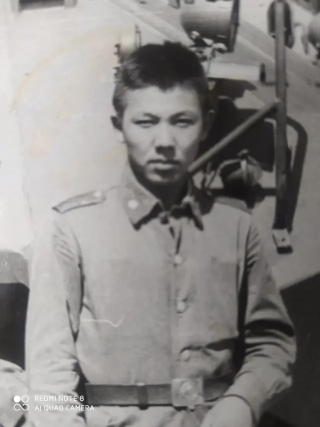Таалай Ылайтегин, 1986-жылы Алматыда аскер бөлүгүндө кызмат өтөп жаткан убагы