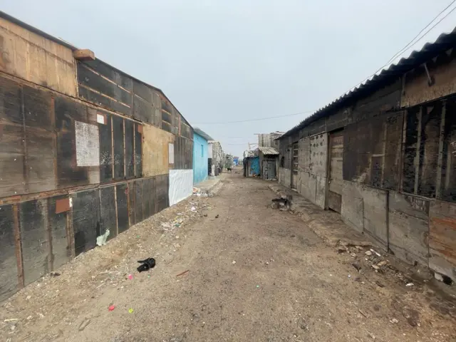 કંડલામાં 1998માં આવેલા વાવાઝોડામાં તબાહ થયેલ કૉલોની