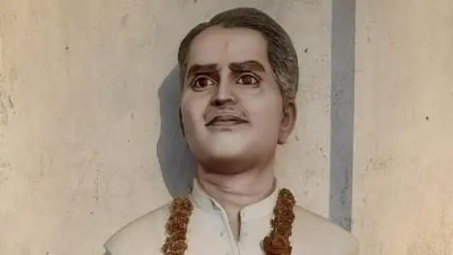 पेंड्याला राघवराव यांचा पुतळा