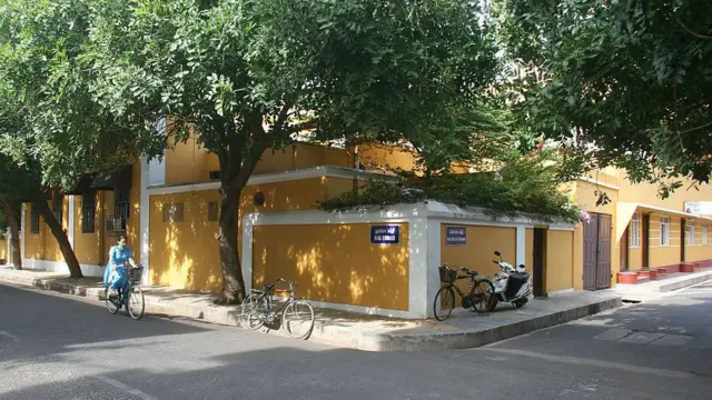 சிபிஎஸ்இ, கல்வி, மும்மொழிக் கொள்கை, பிரெஞ்சு மொழி, இந்தி
