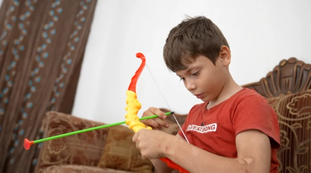 قبل نحو عام، كانت عليا وأولادها من بين خمسة وثلاثين شخصا على متن قارب منطلق نحو قبرص.