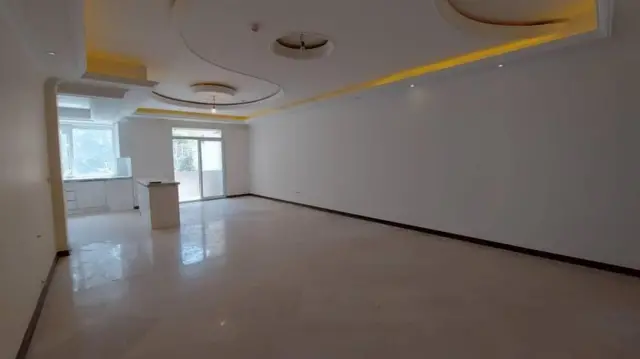 یک واحد آپارتمان نوساز در منطقه نیاوران تهران که به قیمت ۱۸۰ میلیون و۷۶۹ هزار تومان برای هر متر مربع آگهی شده است