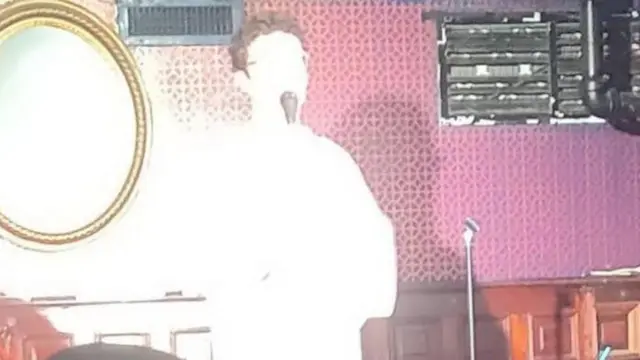 عکس امیل واکیم از ویکیپدیا حذف شد چون خیلی بد بود