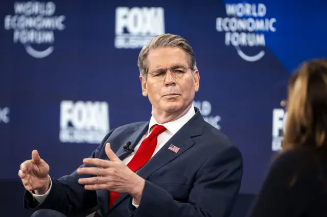 حضر وزير الخزانة الأمريكي سكوت بيسنت الاجتماع السنوي السادس والخمسين للمنتدى الاقتصادي العالمي في دافوس، سويسرا، في 20 يناير 2026.